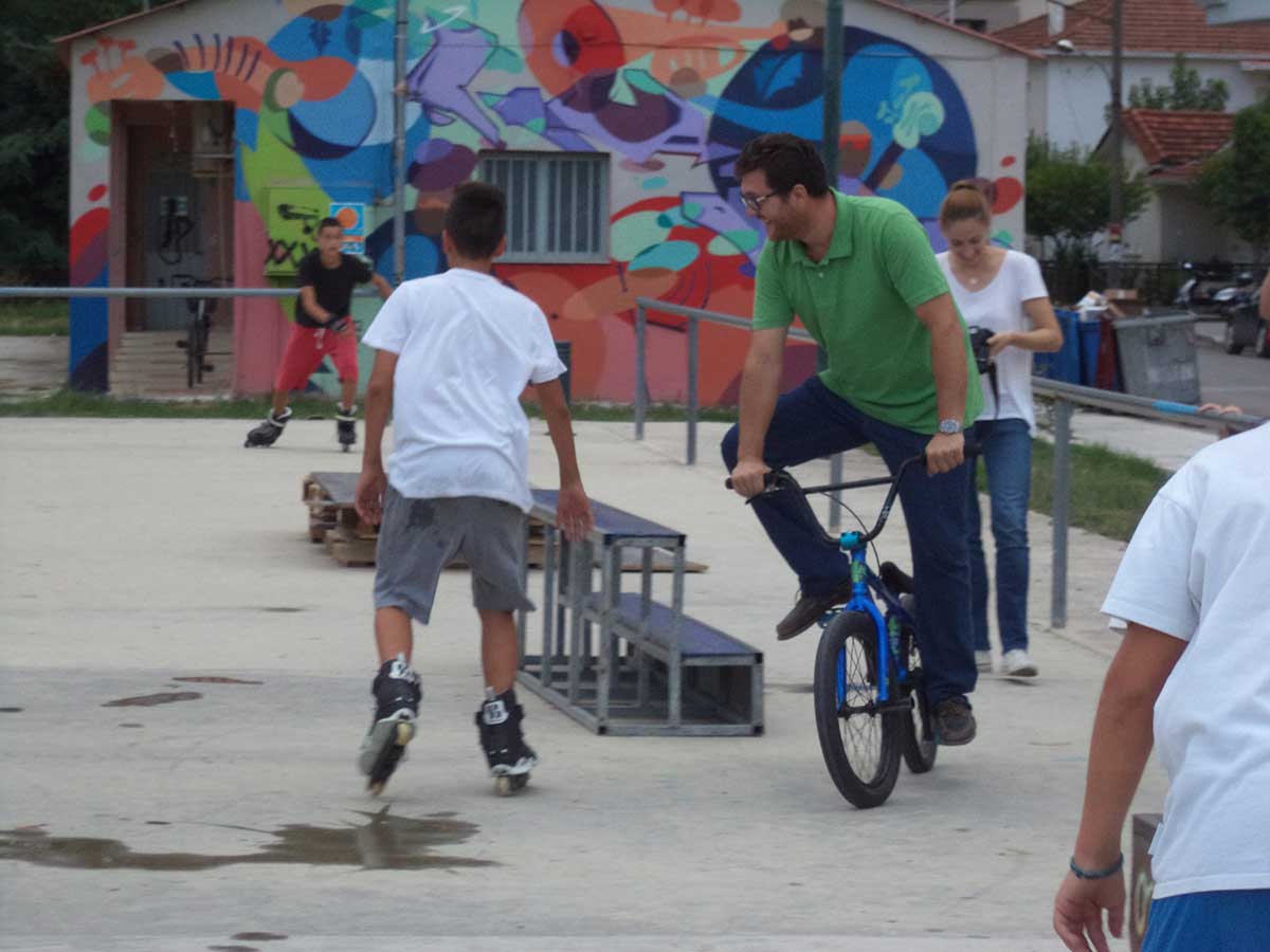 ΒΙΝΤΕΟ-Ο Αντιδήμαρχος έπεσε με το… ποδήλατο