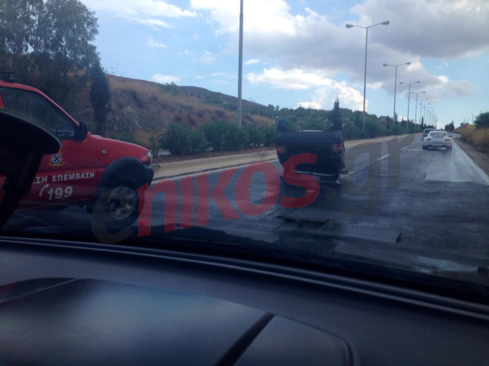 ΦΩΤΟ αναγνώστη-Αυτοκίνητο ντεραπάρισε στην Λαυρίου