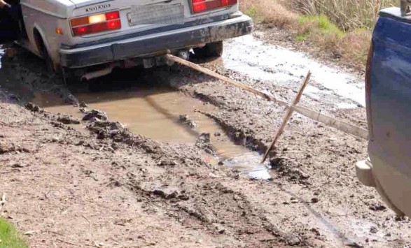 ΦΩΤΟ- Τόνοι λάσπης “έθαψαν” την Καλλιράχη