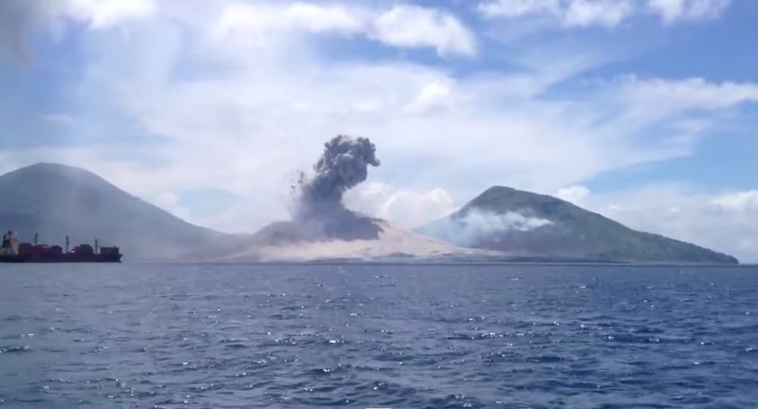 ΒΙΝΤΕΟ-Κατέγραψαν έκρηξη ηφαιστείου