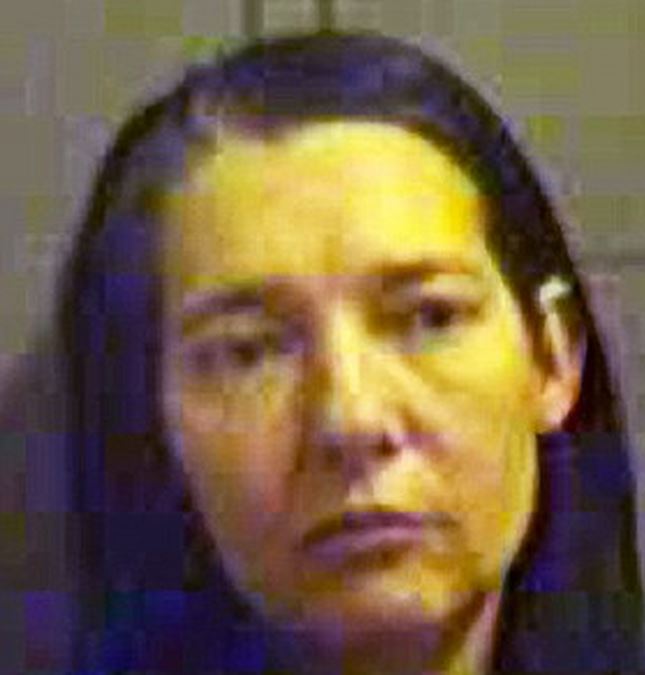 Σοκ-Μητέρα ανάγκασε την κόρη της να κοιμηθεί με 1.800 άνδρες