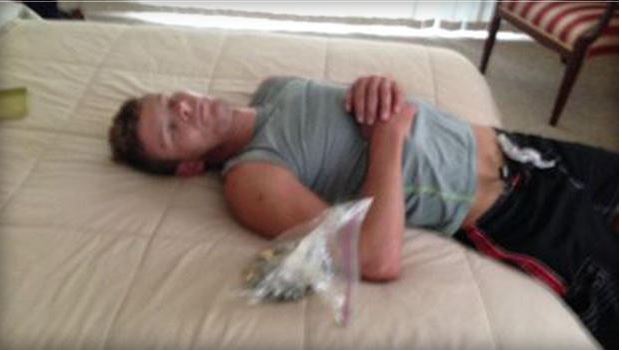 ΦΩΤΟ-Μπήκε σε σπίτι να ληστέψει και τον πήρε ο ύπνος