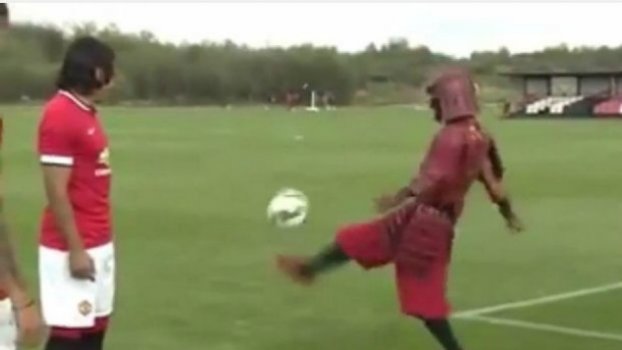 ΒΙΝΤΕΟ-Σαμουράι… μπαλαδόρος στη Μάντσεστερ