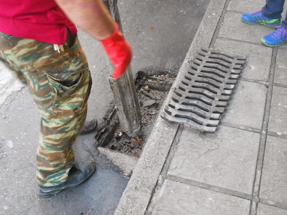 ΦΩΤΟ-Βούλωσαν τα φρεάτια στα Ιωάννινα