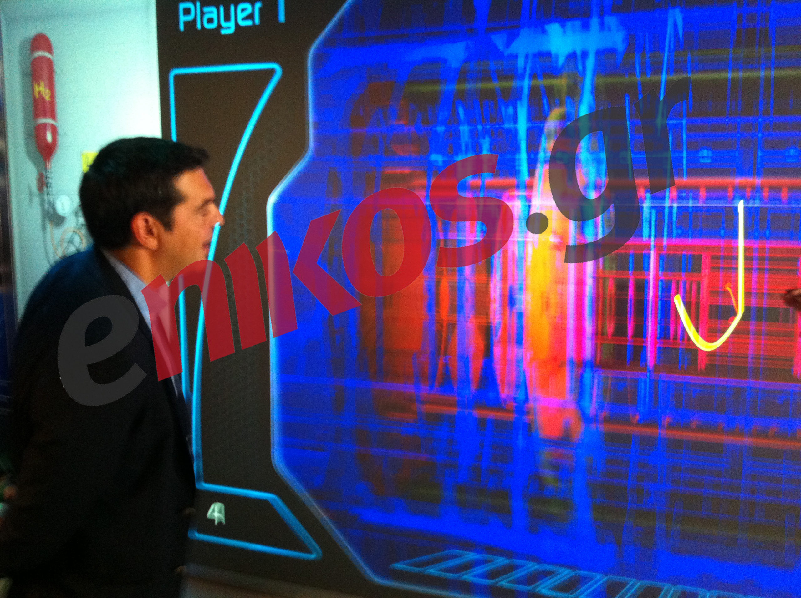 ΦΩΤΟ-Ο Τσίπρας στο περίπτερο του CERN