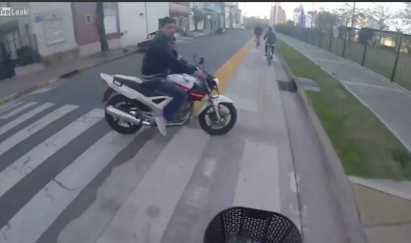 ΒΙΝΤΕΟ-Ο “μαραθώνιος” απειλήθηκε από τον ληστή