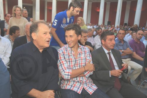 ΦΩΤΟ-Λαλιώτης και Τσουκάτος στα γενέθλια του ΠΑΣΟΚ