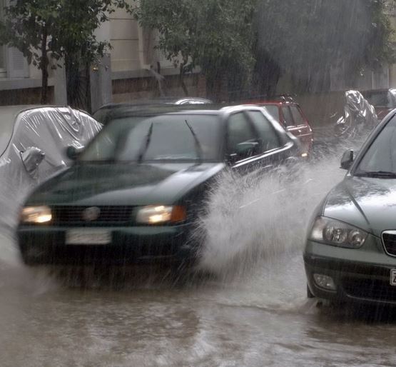 ΒΙΝΤΕΟ-Πλημμύρισαν δρόμοι και σπίτια στην Πάτρα