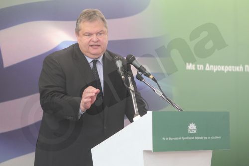 Βενιζέλος: Το ΠΑΣΟΚ ούτε διαλύεται ούτε κρύβεται