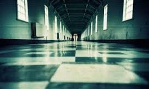 Καταγγέλλει ότι κακοποίησαν σεξουαλικά το γιο της σε ψυχιατρική κλινική