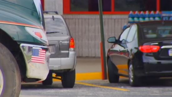 Βρέθηκε κοιμισμένος σε αυτοκίνητο με εκρηκτικά