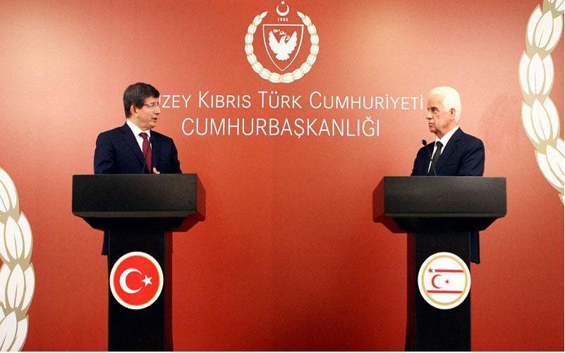 Αιχμές Έρογλου για τους Ελληνοκύπριους στο τετ-α-τετ με τον Νταβούτογλου