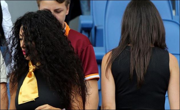 ΦΩΤΟ-Με μίνι και τακούνια οι ταξιθέτριες στο Ολίμπικο