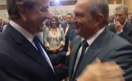 ΒΙΝΤΕΟ-Ο θερμός χαιρετισμός Σαμαρά-Καραμανλή