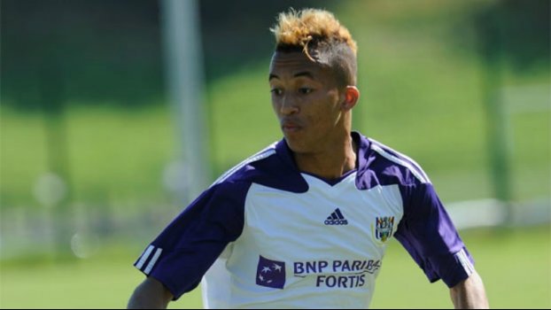 Από τον Ολυμπιακό στην Έβερτον ο Ανέν