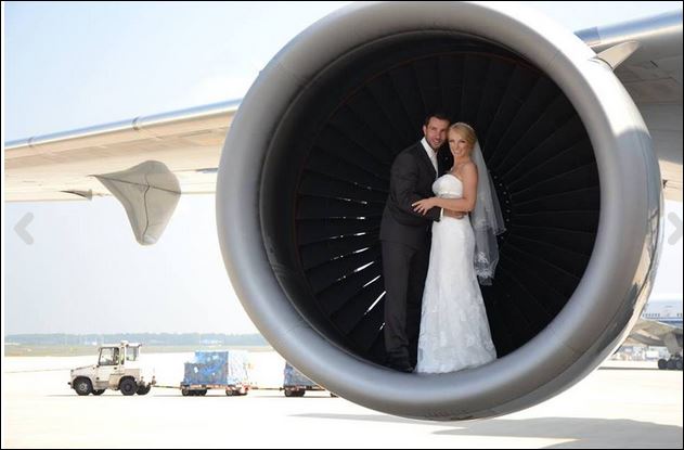 ΦΩΤΟ-Παντρεύτηκαν σε αεροπλάνο