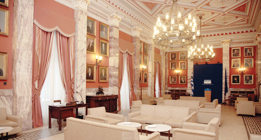 Ο Σαμαράς στο εντευκτήριο της Βουλής με βουλευτές της ΝΔ