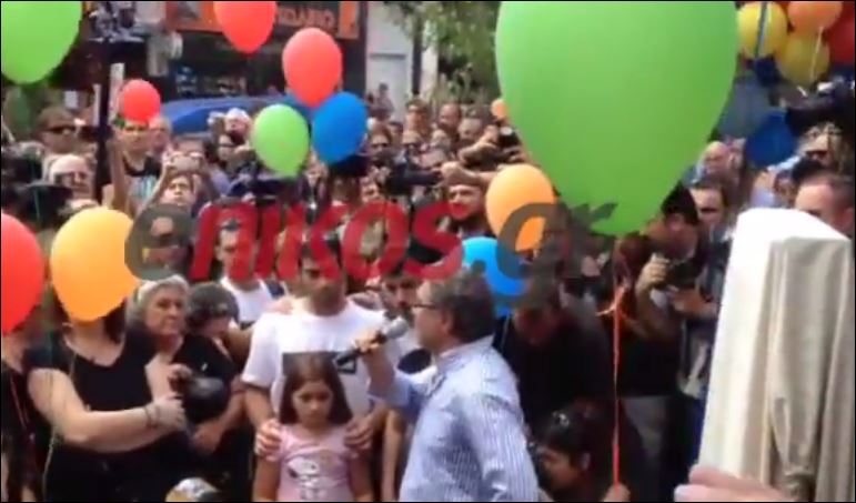 ΒΙΝΤΕΟ-Ο πατέρας του Παύλου Φύσσα: «Είμαστε εδώ για να απομονώσουμε τον φασισμό και ότι τον γεννά»