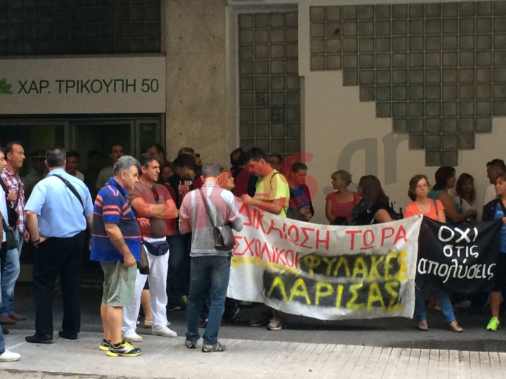 ΦΩΤΟ-Οι σχολικοί φύλακες έσβησαν κεράκια για το ΠΑΣΟΚ