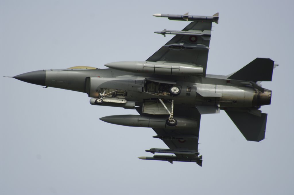 Οι Δανοί στέλνουν επτά F-16 εναντίον των τζιχαντιστών
