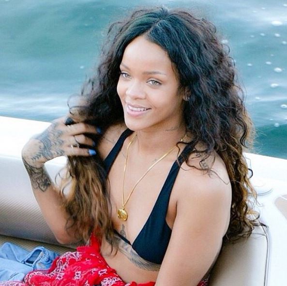 Ριάνα-Πλήρωσε 10.000 δολάρια για μανικιούρ