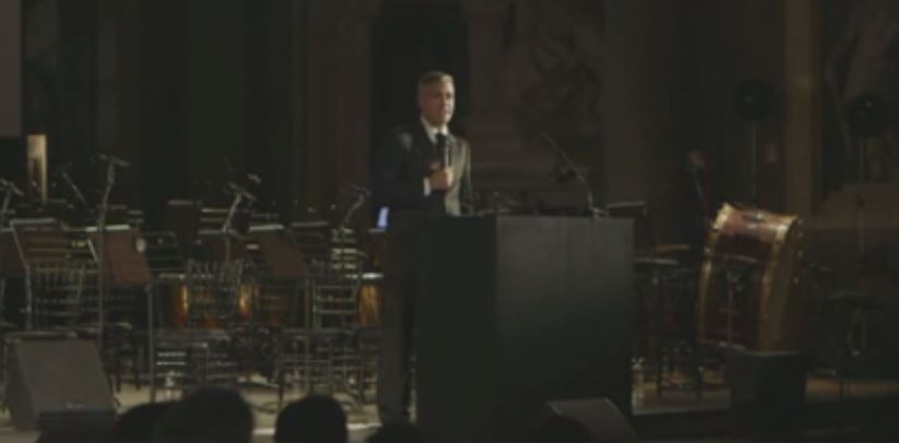 ΒΙΝΤΕΟ-Η δημόσια ερωτική εξομολόγηση του Κλούνεϊ