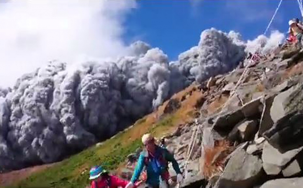 Δεκάδες νεκροί από έκρηξη ηφαιστείου