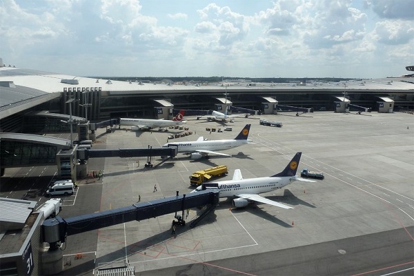 Εκκενώνεται το αεροδρόμιο Vnukovo της Μόσχας