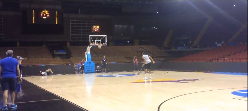 ΒΙΝΤΕΟ-Το τρίποντο του Αντετοκούνμπο από το κέντρο