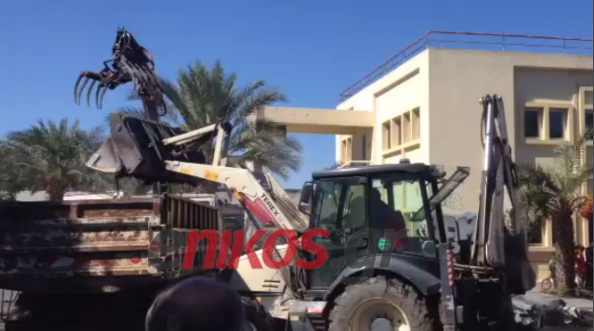 ΒΙΝΤΕΟ-Καθαρίζουν τη λεωφόρο Μεσογείων