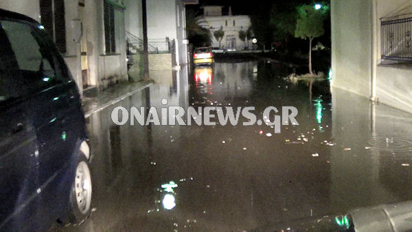 ΒΙΝΤΕΟ-ΦΩΤΟ-Πλημμύρισαν δρόμοι από τη νεροποντή στο Μεσολόγγι