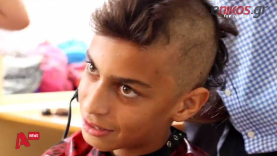 ΒΙΝΤΕΟ-Ξύρισαν τα κεφάλια τους για συμπαράσταση στον συμμαθητή τους