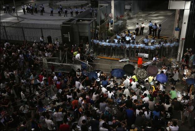 Χονγκ Κονγκ-Ξανά στους δρόμους οι φοιτητές