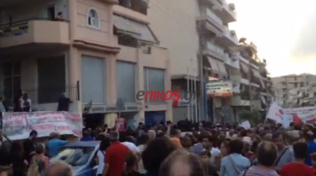 ΒΙΝΤΕΟ-Επίθεση κουκουλοφόρων σε καταστήματα στο Κερατσίνι