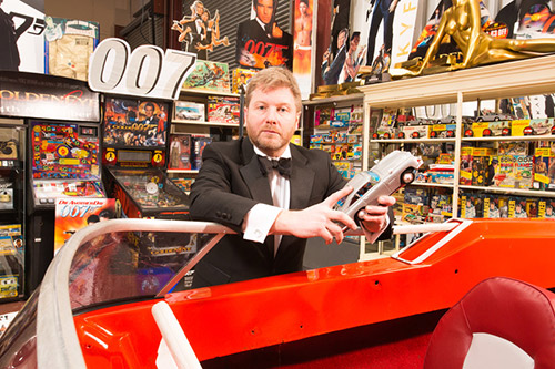 ΒΙΝΤΕΟ-Η μεγαλύτερη συλλογή ενθυμίων του Τζέιμς Μποντ