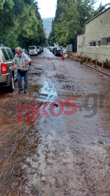 ΦΩΤΟ-Καταστράφηκαν αυτοκίνητα από τη νεροποντή στου Παπάγου