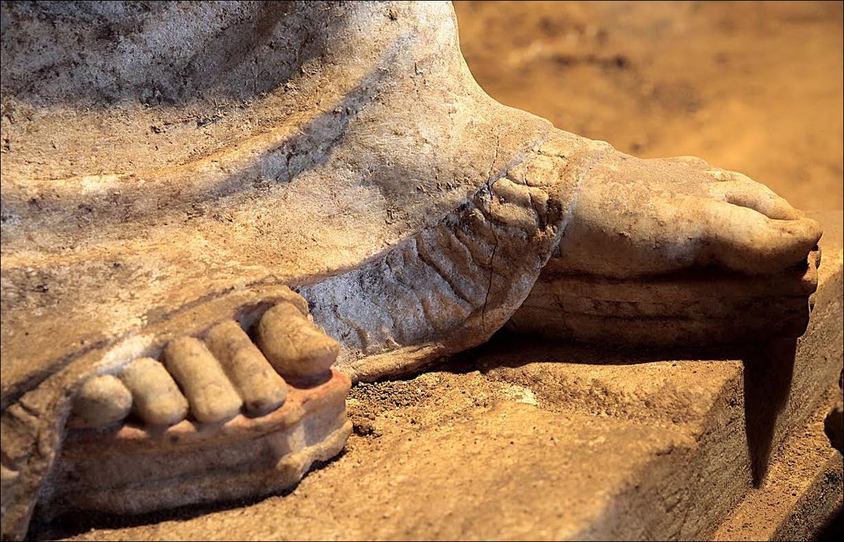 Αμφίπολη-Οι Καρυάτιδες “αποκαλύπτουν” την ηλικία του τύμβου