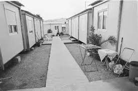 Ζουν ακόμη στα λυόμενα