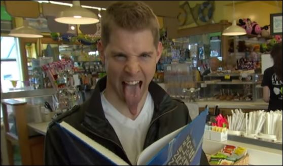 ΒΙΝΤΕΟ-Η γλώσσα του τον έβαλε στο βιβλίο Γκίνες