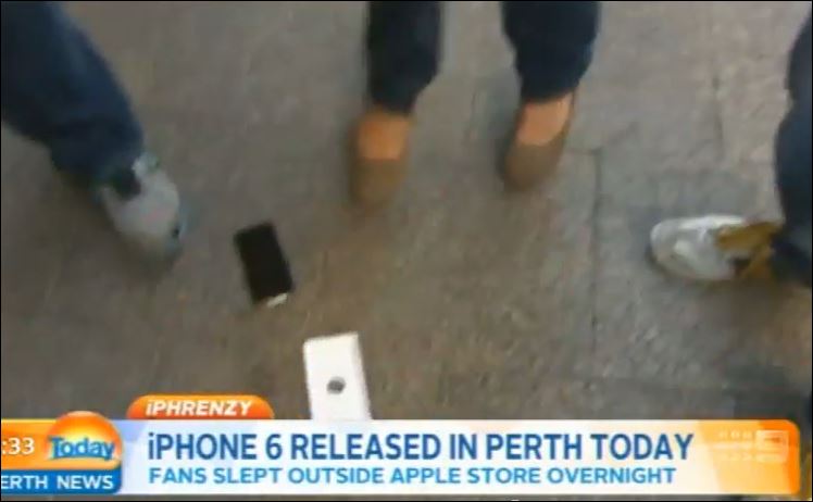 ΒΙΝΤΕΟ-Του έπεσε το iphone από την χαρά του