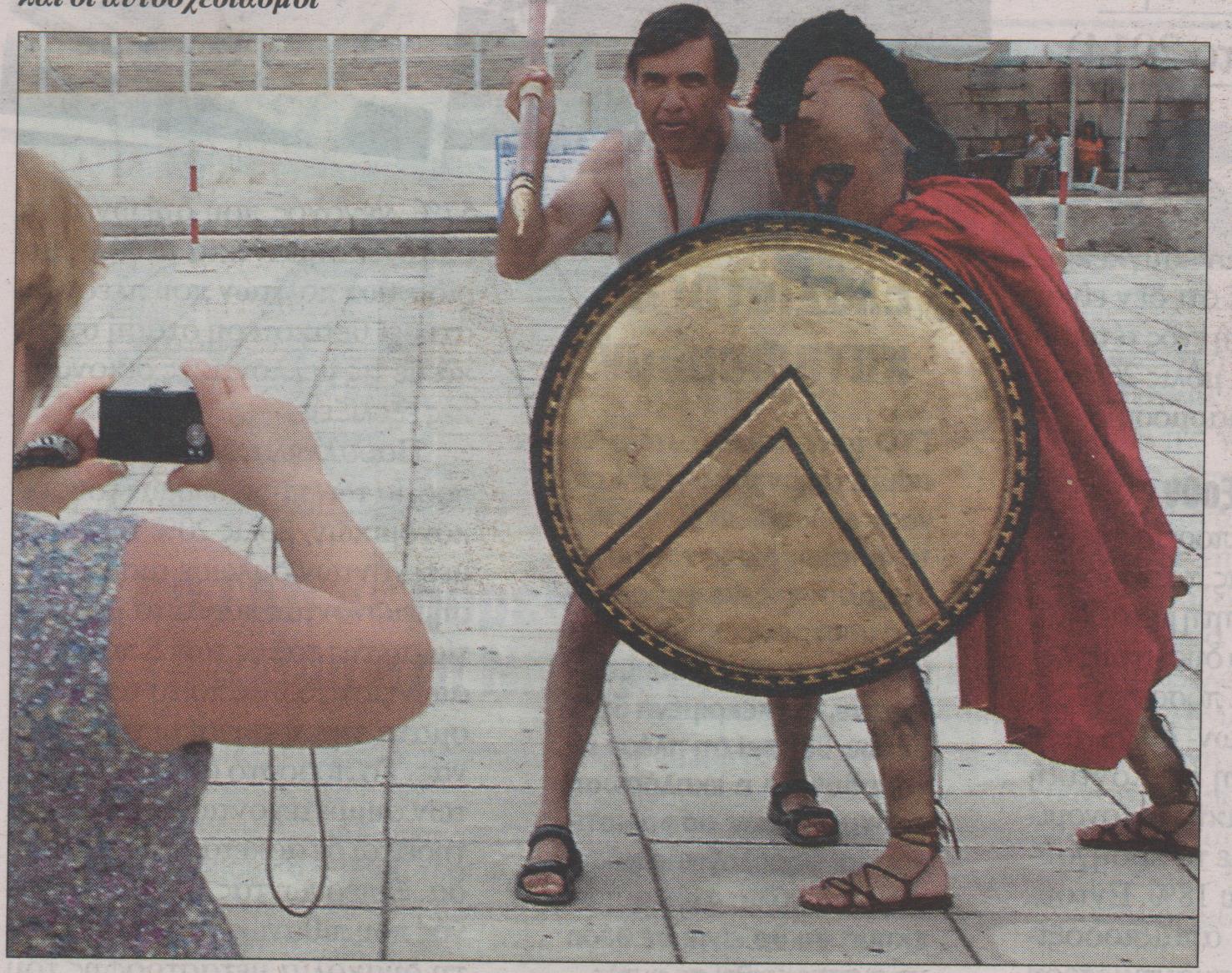 ΦΩΤΟ-Ο άνεργος “βασιλιάς” Λεωνίδας