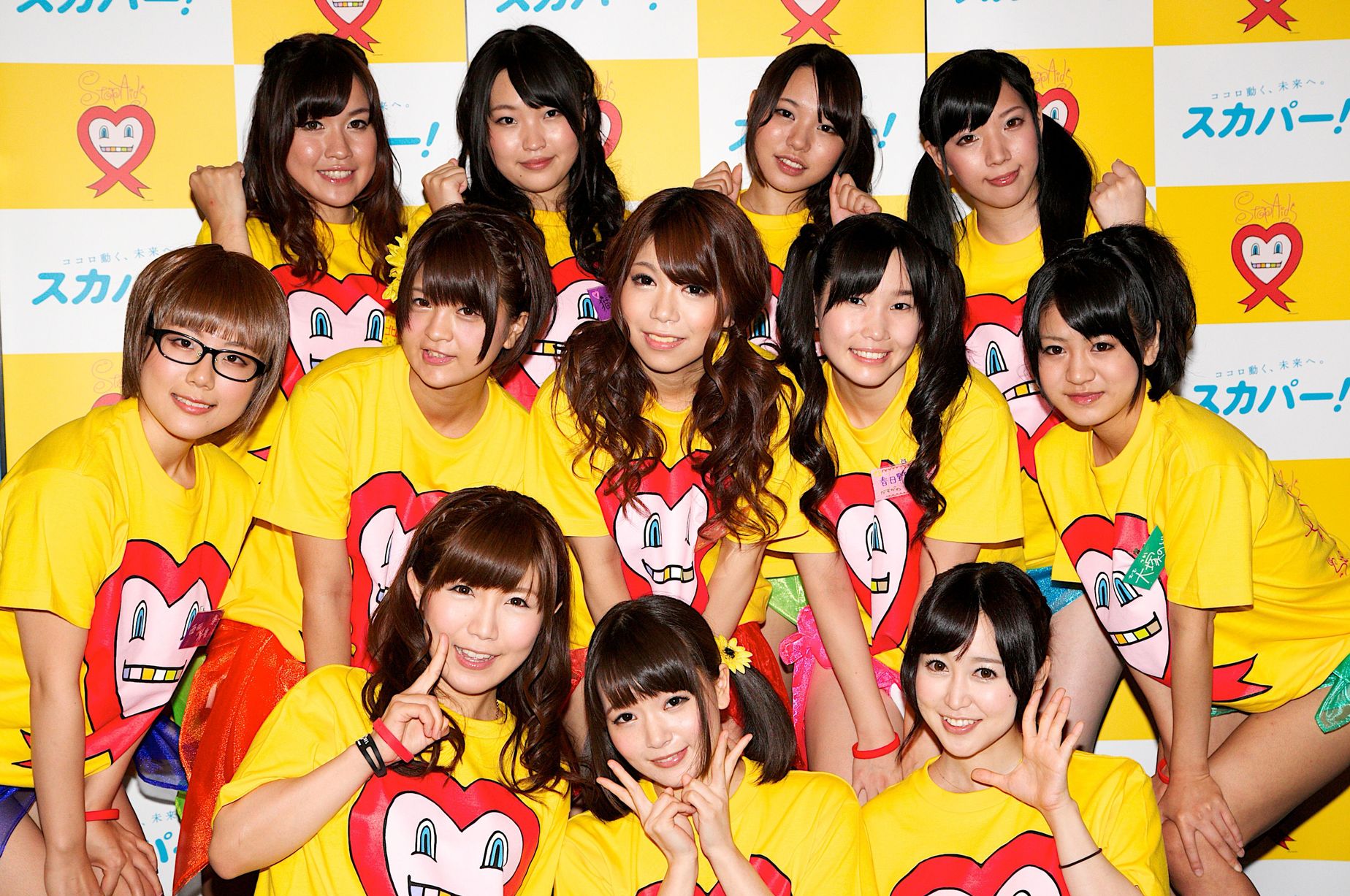 ΦΩΤΟ-Τηλεμαραθώνιος με…πορνοστάρ