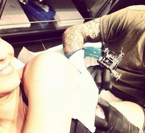 ΦΩΤΟ-Ποια παρουσιάστρια έκανε τατουάζ;