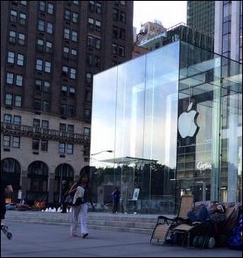 ΦΩΤΟ-16 ημέρες στην ουρά για ένα iPhone 6