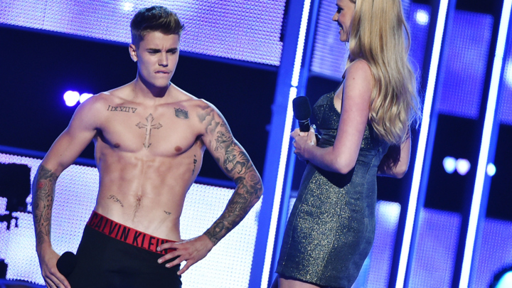 ΒΙΝΤΕΟ-Γιούχαραν τον… γυμνό Μπίμπερ