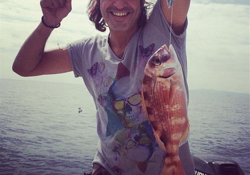 ΦΩΤΟ-Δείτε τι ψάρια πιάνει γνωστός τραγουδιστής