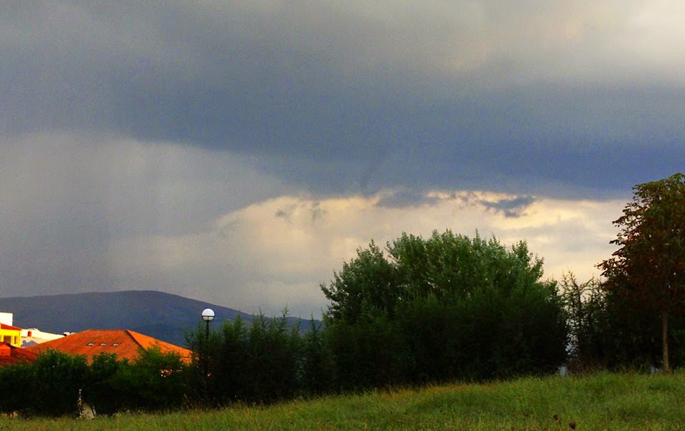 ΦΩΤΟ-Εντυπωσιακός ανεμοστρόβιλος στα Ιωάννινα