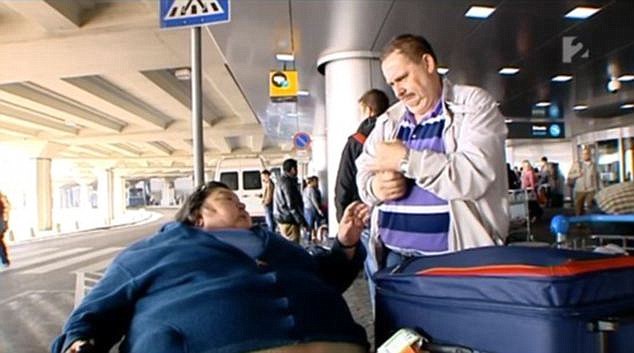 Δεν άφησαν υπέρβαρη να πετάξει και πέθανε-Μηνύσεις από το σύζυγο