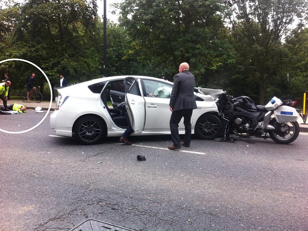 ΒΙΝΤΕΟ-Τροχαίο για τον αστυνομικό-συνοδό του πρίγκιπα Χάρι