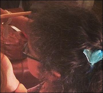 ΦΩΤΟ-Βάφει την διάσημη μαμά της